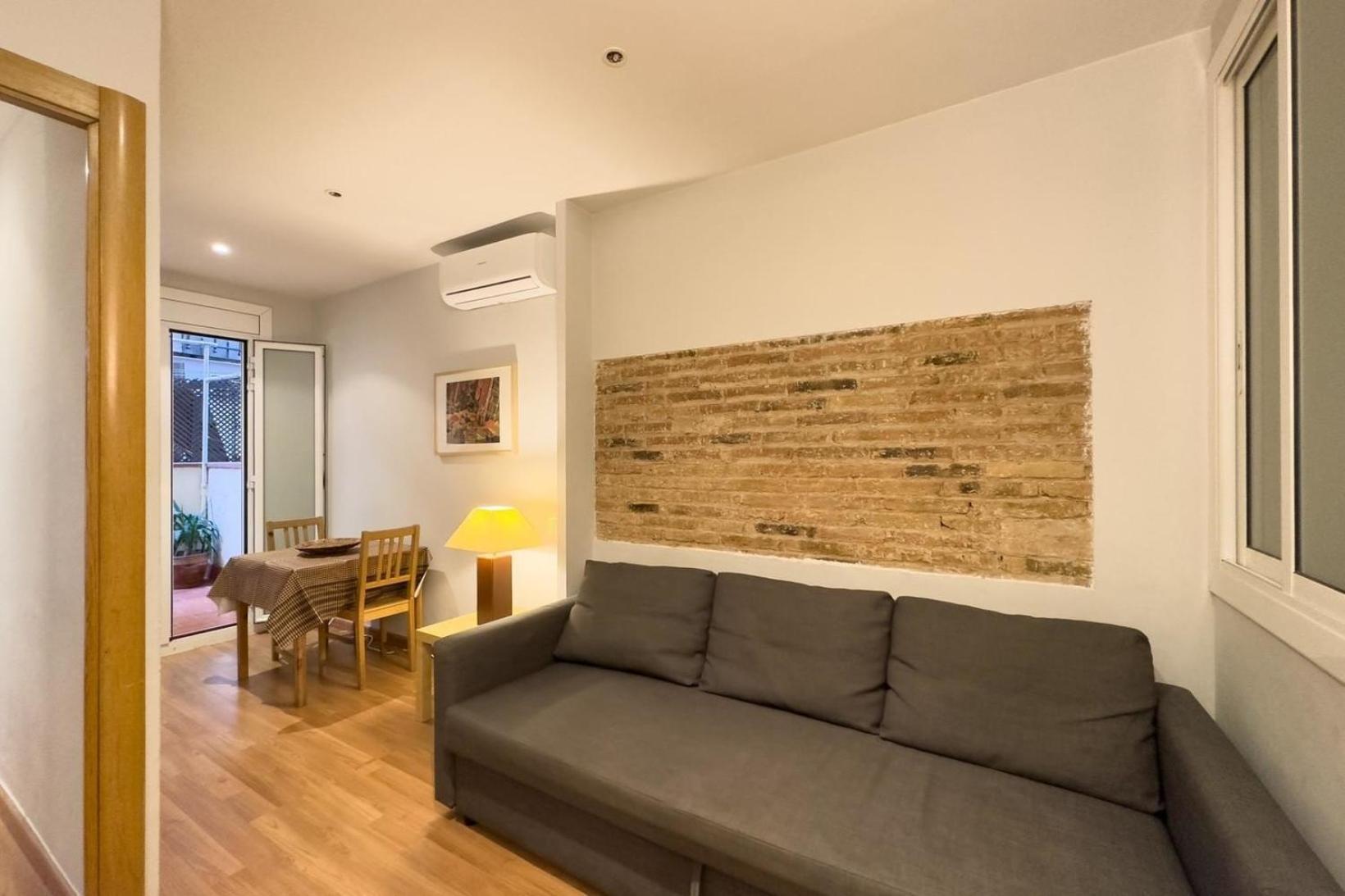 Ferienwohnung Fuer 3 Personen Ca 38 Qm In Barcelona-gracia, Costa Brava Costa Del Maresme * Barcelona